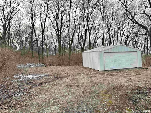 7668 E Manito Rd, Manito, IL 61546 photo 3