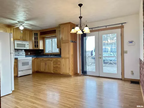 7668 E Manito Rd, Manito, IL 61546 photo 13
