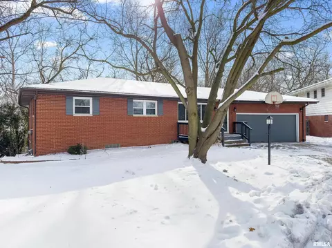 4212 N Rosemary Ct, Peoria, IL 61614