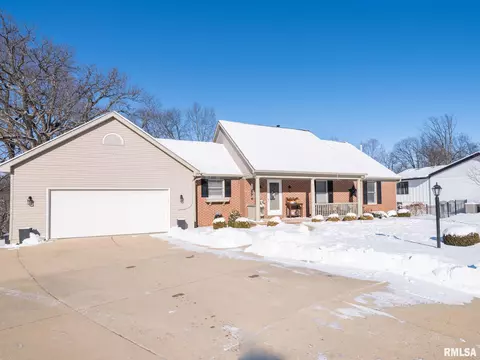 117 Hollands Grove Ln, Washington, IL 61571