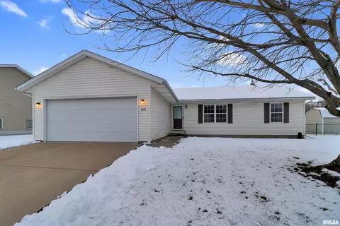 203 Justice Dr, East Peoria, IL 61611