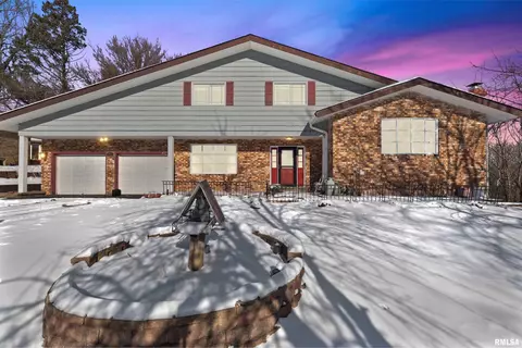 2015 E Paris Ave, Peoria, IL 61614