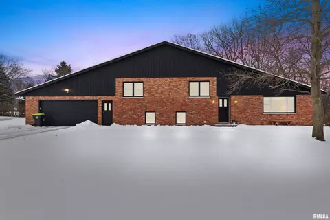 231 E Audubon Hills Dr, Metamora, IL 61548