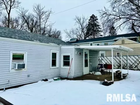 911 E Tripp Ave, Peoria, IL 61603 photo 2