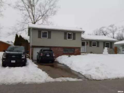 209 Kurlene Dr, Macomb, IL 61455