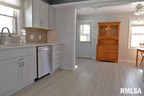 Kitchen - 5520 E Main St, Chillicothe, IL 61523 photo 5 of 6