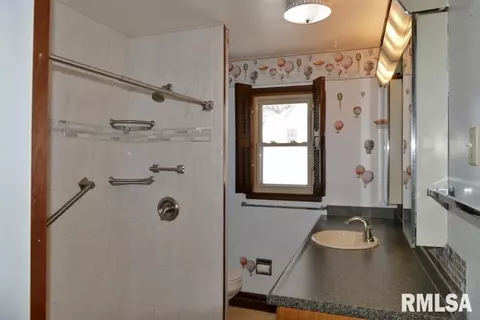 Bath - 5520 E Main St, Chillicothe, IL 61523 photo 2 of 5