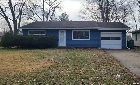 915 Bobby Ave, Macomb, IL 61455
