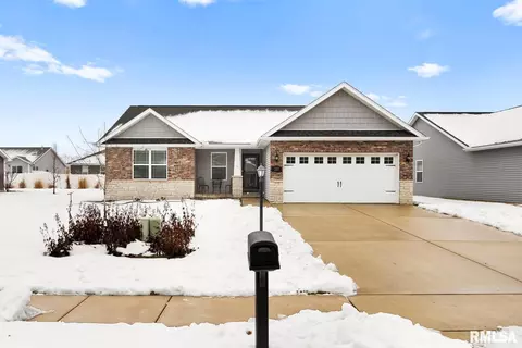 321 Cottonwood Cir, East Peoria, IL 61611