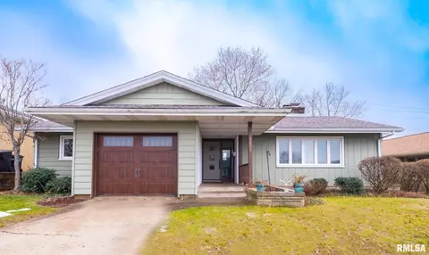 1202 Jefferson St, Pekin, IL 61554