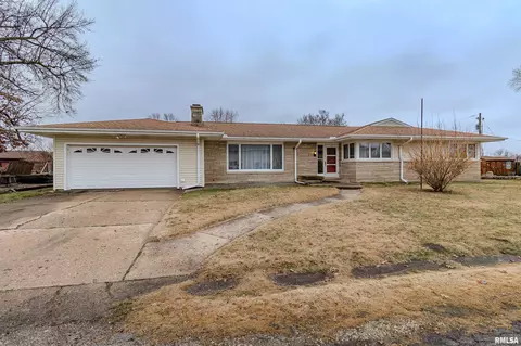406 Lakeside Ave, Pekin, IL 61554