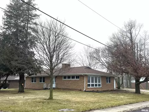 711 S High St, Washington, IL 61571