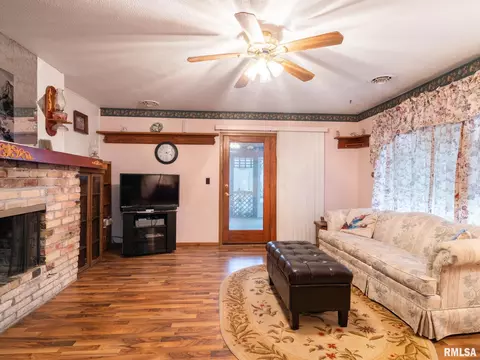19842 Cedar Bluff Rd, Delavan, IL 61734 photo 17