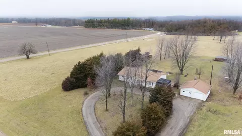 19842 Cedar Bluff Rd, Delavan, IL 61734 photo 2