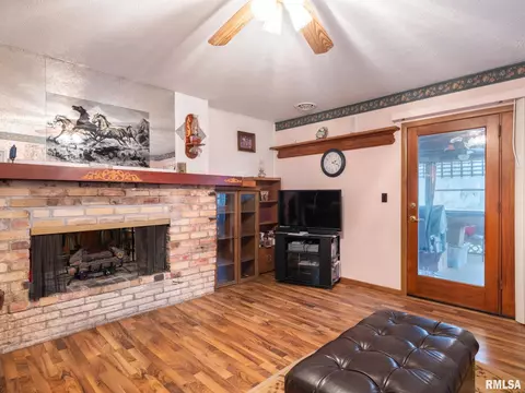 19842 Cedar Bluff Rd, Delavan, IL 61734 photo 16