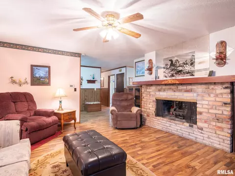 19842 Cedar Bluff Rd, Delavan, IL 61734 photo 12