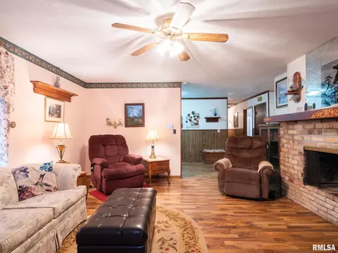 19842 Cedar Bluff Rd, Delavan, IL 61734 photo 10