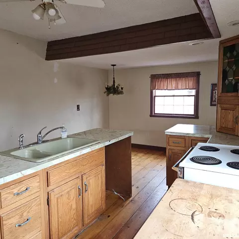 358 W Pine St, Canton, IL 61520 photo 20