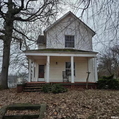 358 W Pine St, Canton, IL 61520 photo 2