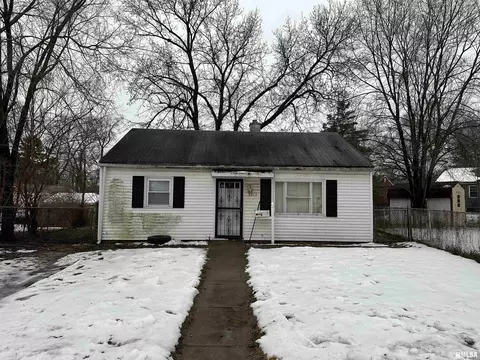 3212 W Proctor Pl, Peoria, IL 61605