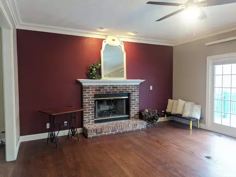Living - 703 S Brookfield Dr, Dunlap, IL 61525 photo 6 of 11