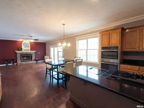 Kitchen - 703 S Brookfield Dr, Dunlap, IL 61525 photo 5 of 15