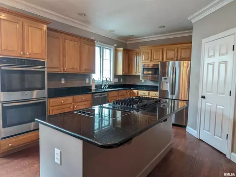 Kitchen - 703 S Brookfield Dr, Dunlap, IL 61525 photo 13 of 15
