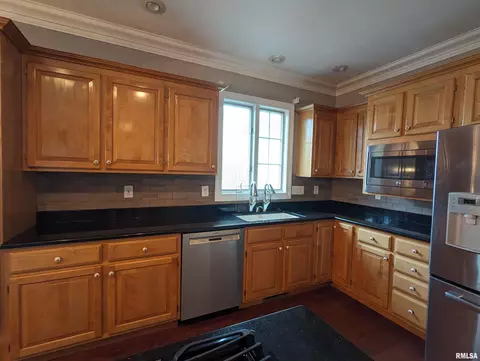Kitchen - 703 S Brookfield Dr, Dunlap, IL 61525 photo 6 of 15