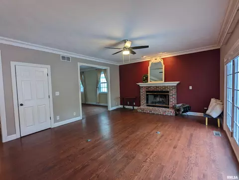 Living - 703 S Brookfield Dr, Dunlap, IL 61525 photo 4 of 11