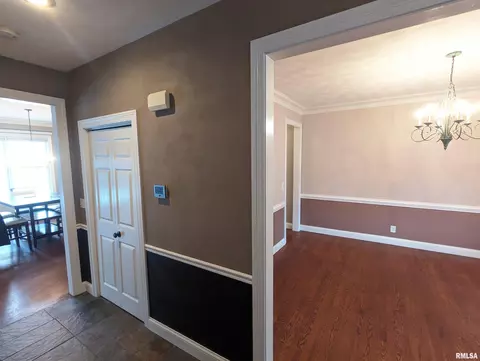 Entry Way - 703 S Brookfield Dr, Dunlap, IL 61525 photo 3 of 6