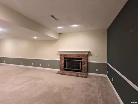 Living - 703 S Brookfield Dr, Dunlap, IL 61525 photo 9 of 11
