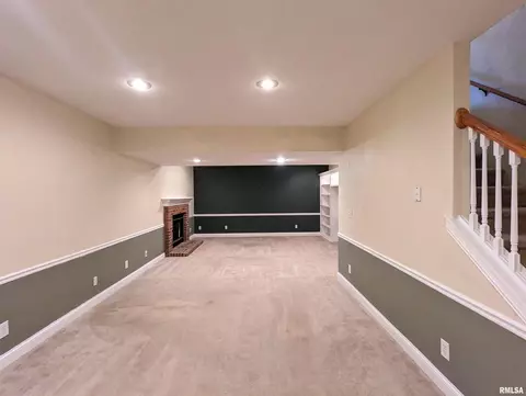 Living - 703 S Brookfield Dr, Dunlap, IL 61525 photo 10 of 11