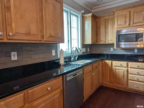 Kitchen - 703 S Brookfield Dr, Dunlap, IL 61525 photo 12 of 15
