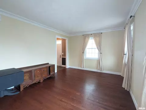 Living - 703 S Brookfield Dr, Dunlap, IL 61525 photo 2 of 11