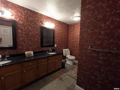 Bath - 703 S Brookfield Dr, Dunlap, IL 61525 photo 2 of 6