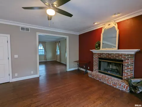 Living - 703 S Brookfield Dr, Dunlap, IL 61525 photo 5 of 11