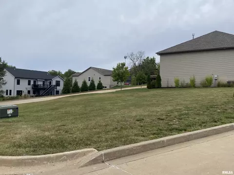 2530 W Davidsridge Rd, Peoria, IL 61614