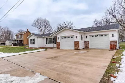 45 Banyan Dr, Canton, IL 61520