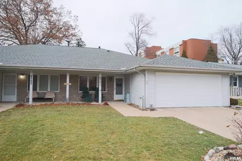 2721 W Briarcliffe Ln, Peoria, IL 61614