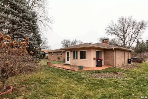 1607 Summit Dr, Pekin, IL 61554 photo 28
