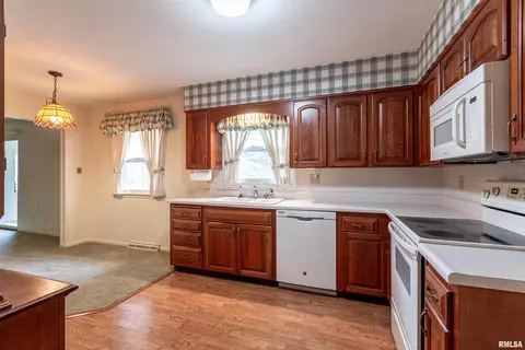 1607 Summit Dr, Pekin, IL 61554 photo 5