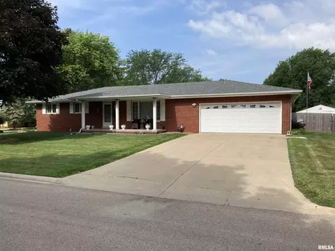 492 Idlewhile Dr, Farmington, IL 61531