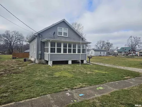 520 Monson St, East Peoria, IL 61611