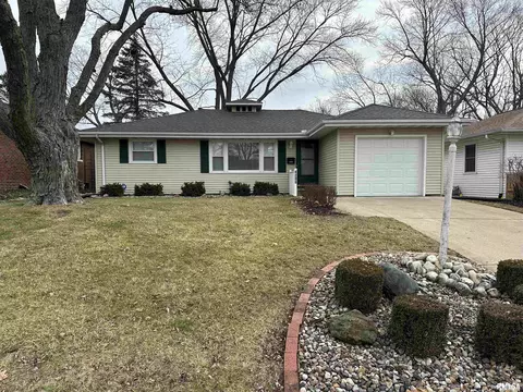 4208 N Wycliffe Rd, Peoria, IL 61614