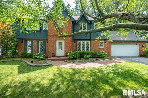 710 W Beechwood Ct, Peoria, IL 61615