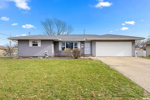 1512 N Capitol St, Pekin, IL 61554