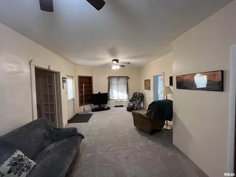 662 E Washington St, Cuba, IL 61427 photo 7