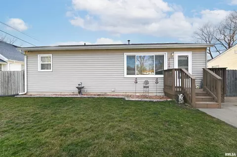 2108 Windsor St, Pekin, IL 61554