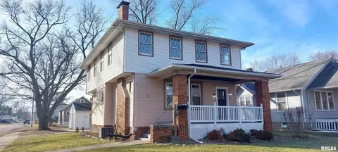 1116 E Seneca Pl, Peoria, IL 61603