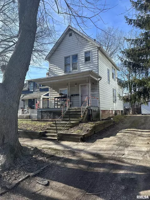 2709 N Dechman Ave, Peoria, IL 61603
